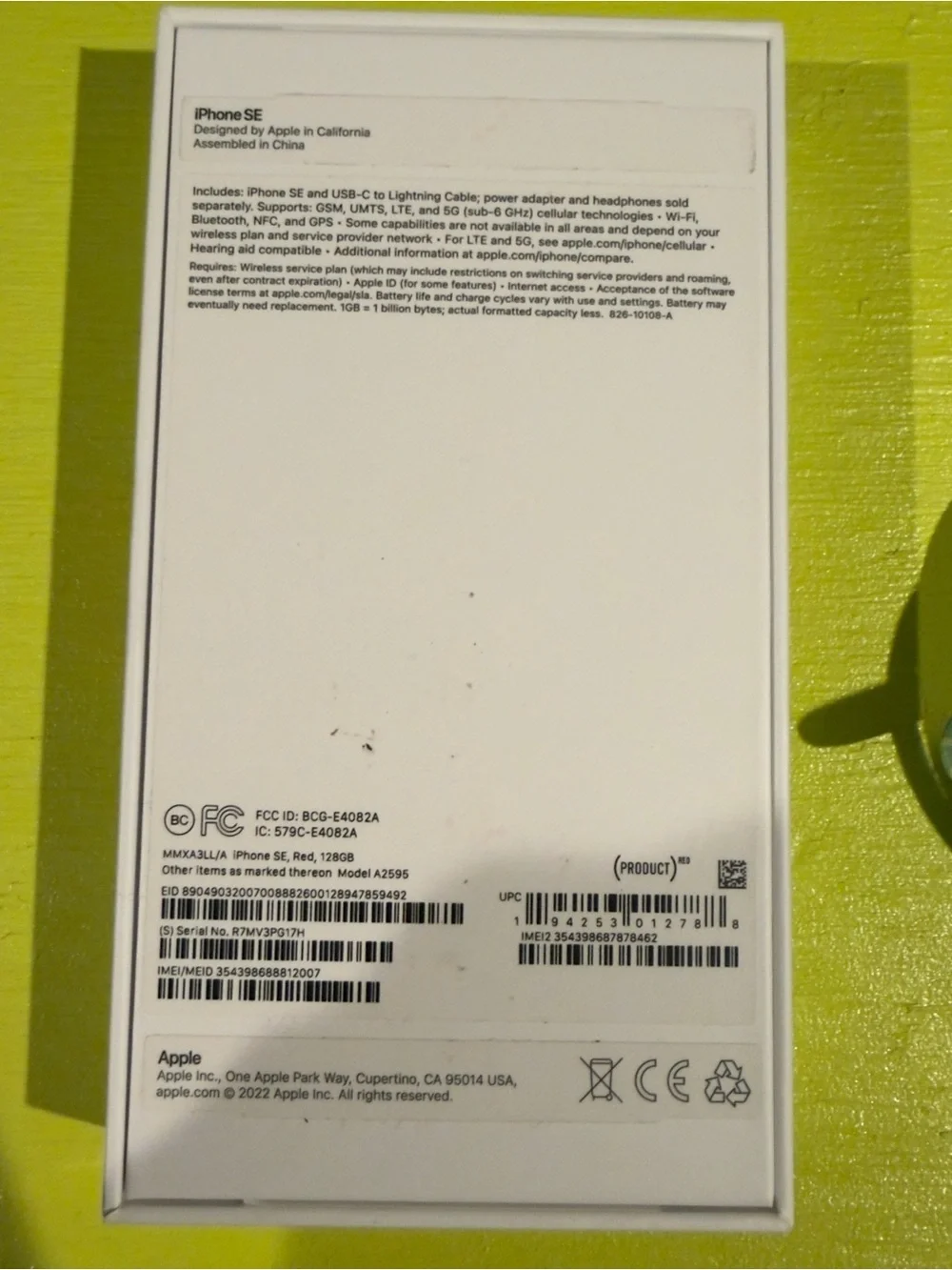 iPhone SE Gen 3. 128GB Product Red bundle
